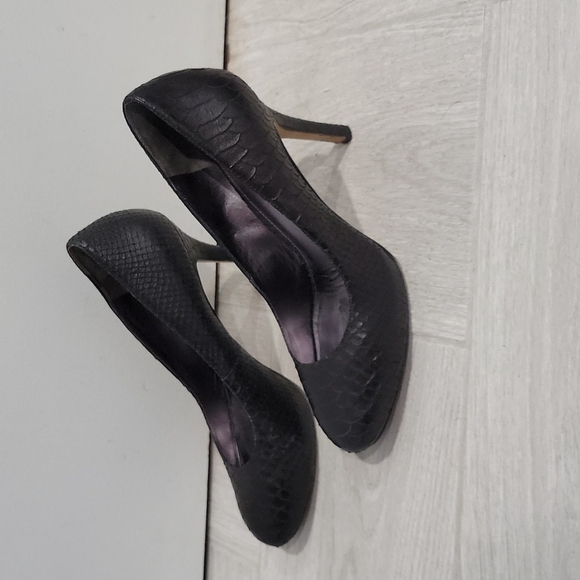 Via Spiga Shoes - Via Spiga • Sexy Snakeskin Print Black Pumps, Size 10